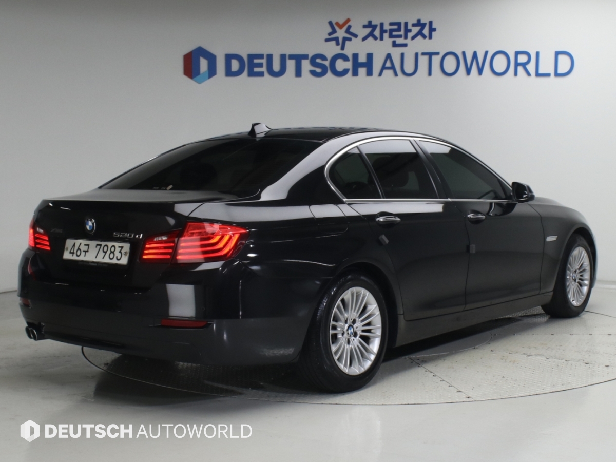 Mazda Bongo front view