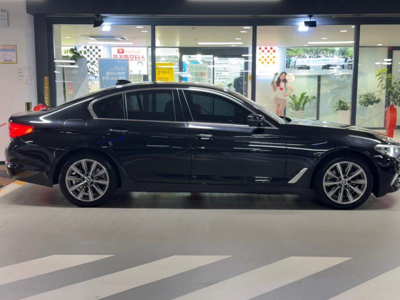 Mazda Bongo front view