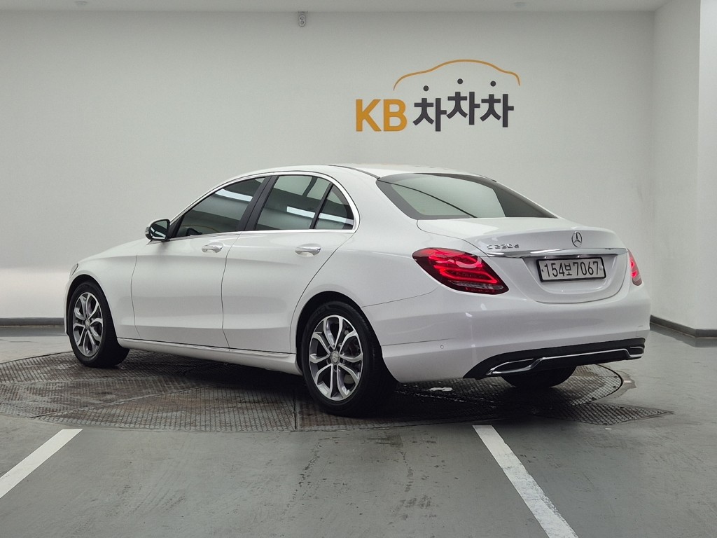 Mazda Bongo rear view