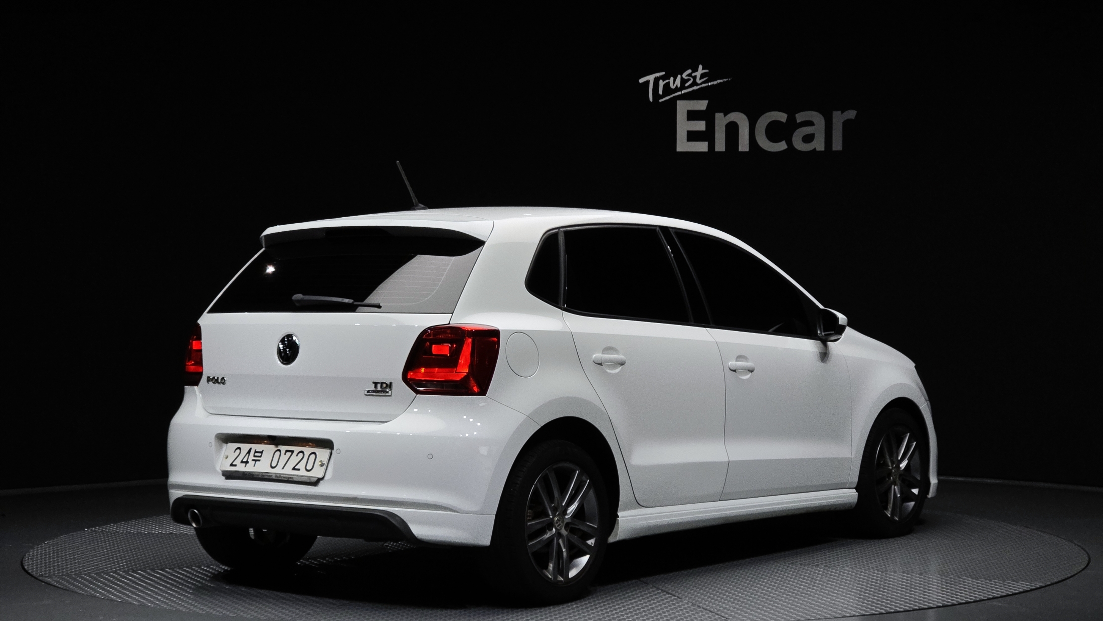 VOLKSWAGEN POLO photo 2