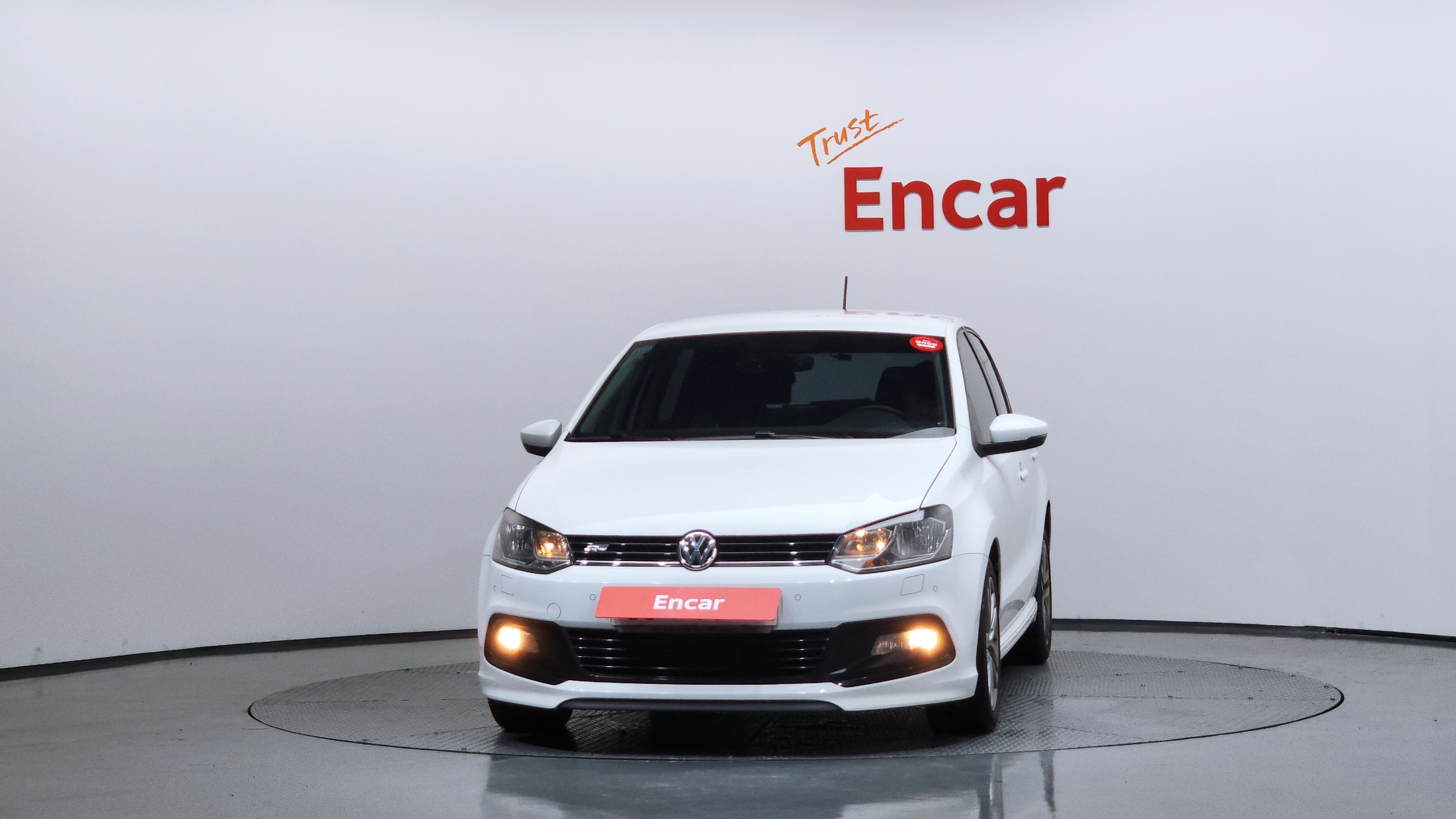 VOLKSWAGEN POLO photo 3
