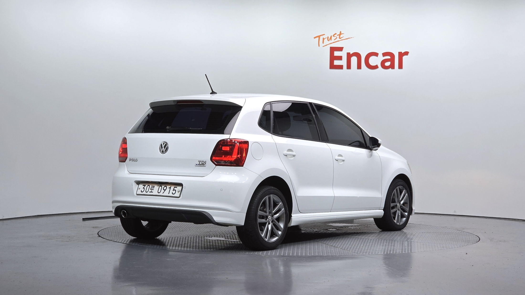 VOLKSWAGEN POLO photo 2