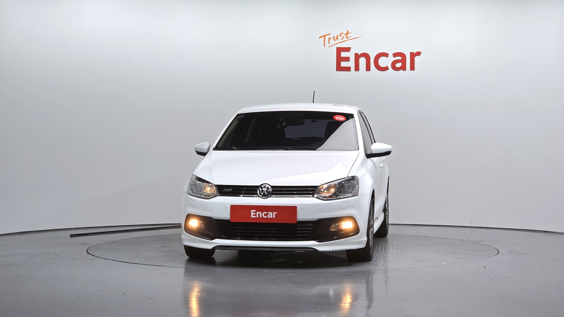 VOLKSWAGEN POLO photo 3