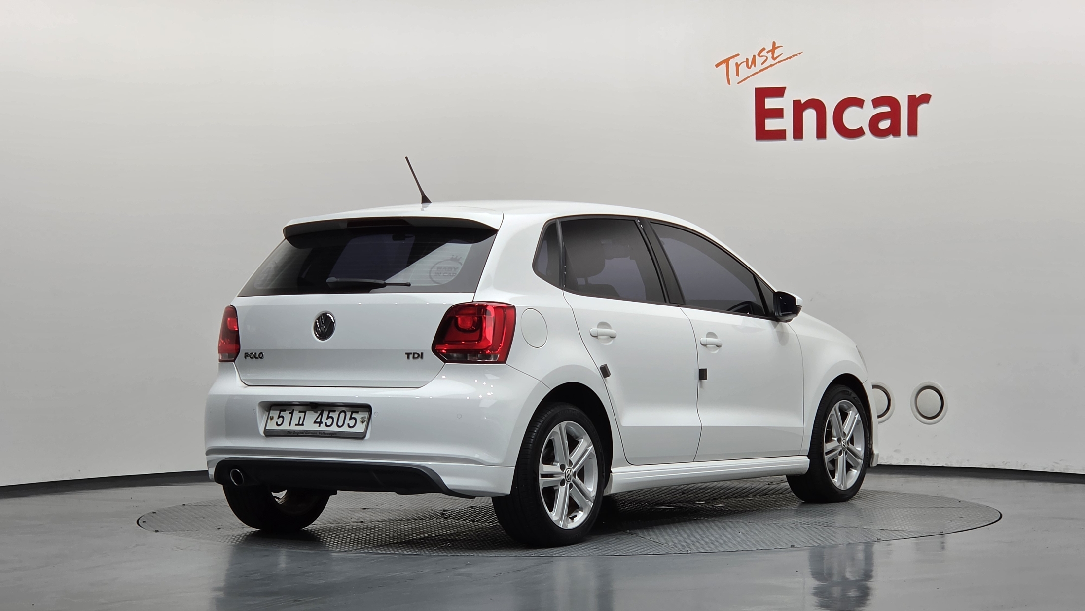 VOLKSWAGEN POLO photo 2