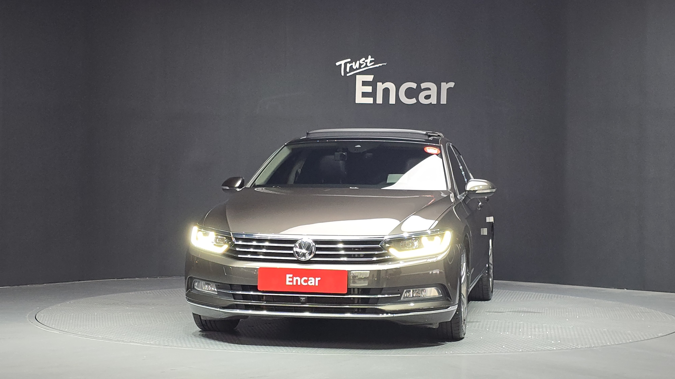 VOLKSWAGEN PASSAT photo 2