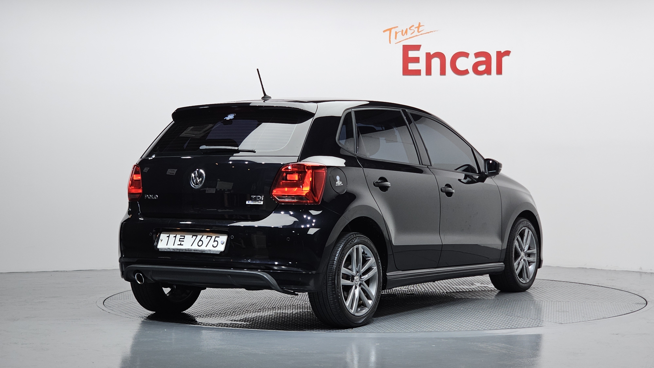 VOLKSWAGEN POLO photo 2