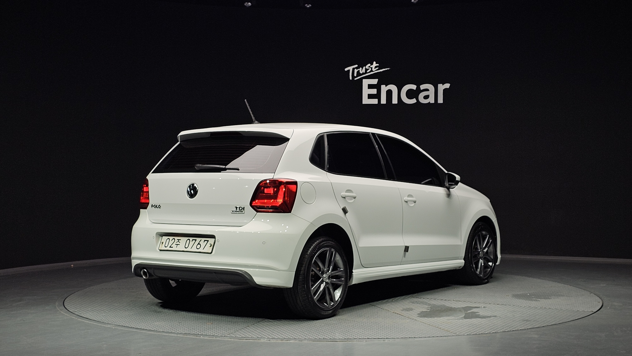 VOLKSWAGEN POLO photo 2